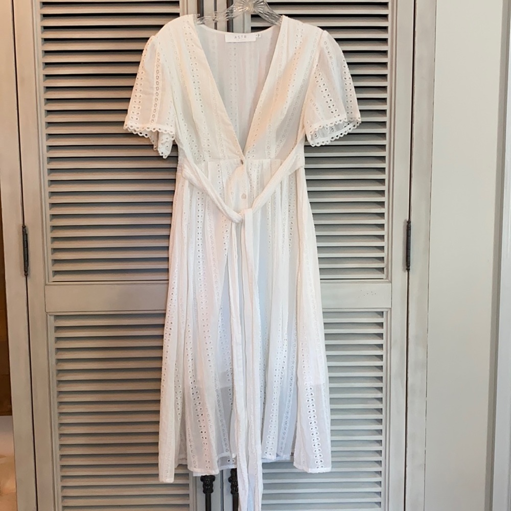 Eyelet midi dress - Picture 2 of 5